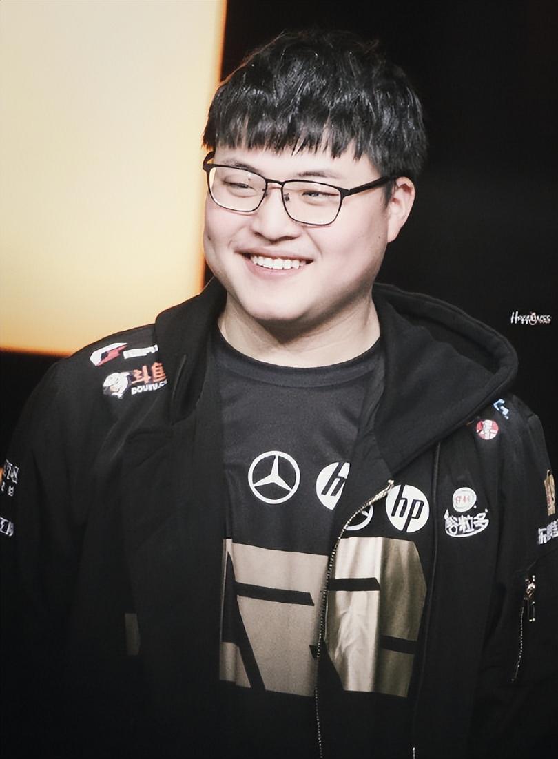 开云线上平台-关于Uzi官方宣布表现优异新规，巴塞罗那引发争议！的信息-开云线上平台