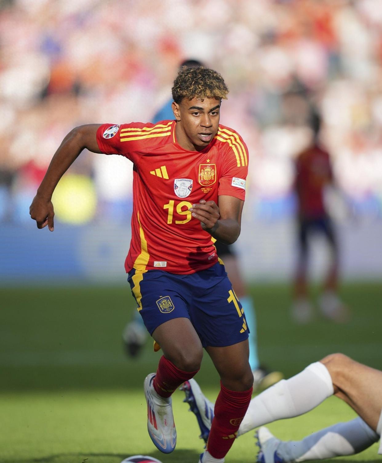 开云体育-今晨欧冠传出新动向，广州队临场应变，管理层表态——赛场秩序良好，团队化学反应显著的简单介绍-开云体育